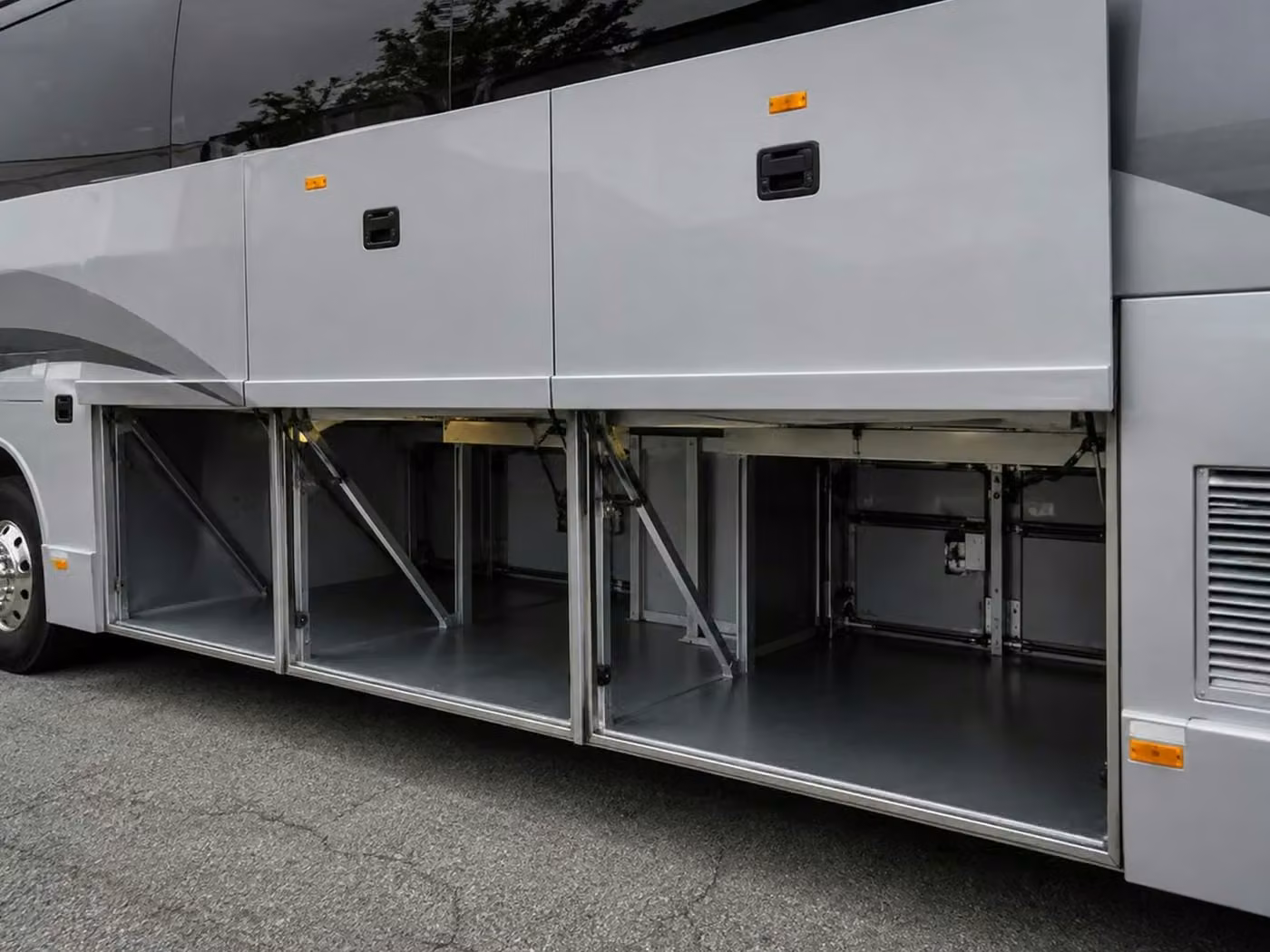 jefferson city 56 passenger charter bus luggage bays